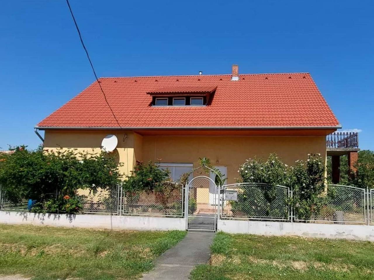 Schönes Ferienhaus mit sehr großem Pool in Balatonbereny, Plattensee Südufer