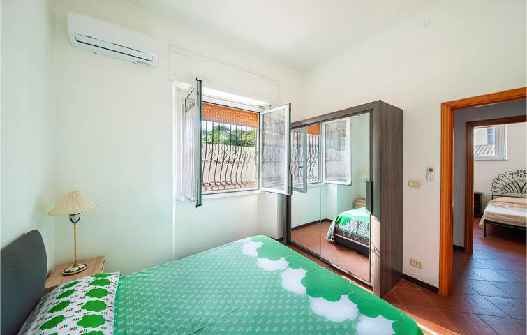 Appartement de vacances entier, Upper Floor Apartment, WiFi, A/C, Terrace, Beach 300m in Scogliolungo, Porto Torres