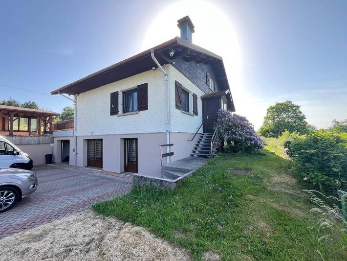 Location de vacances pour 12 personnes, avec jardin ainsi que jacuzzi et sauna à Champdray