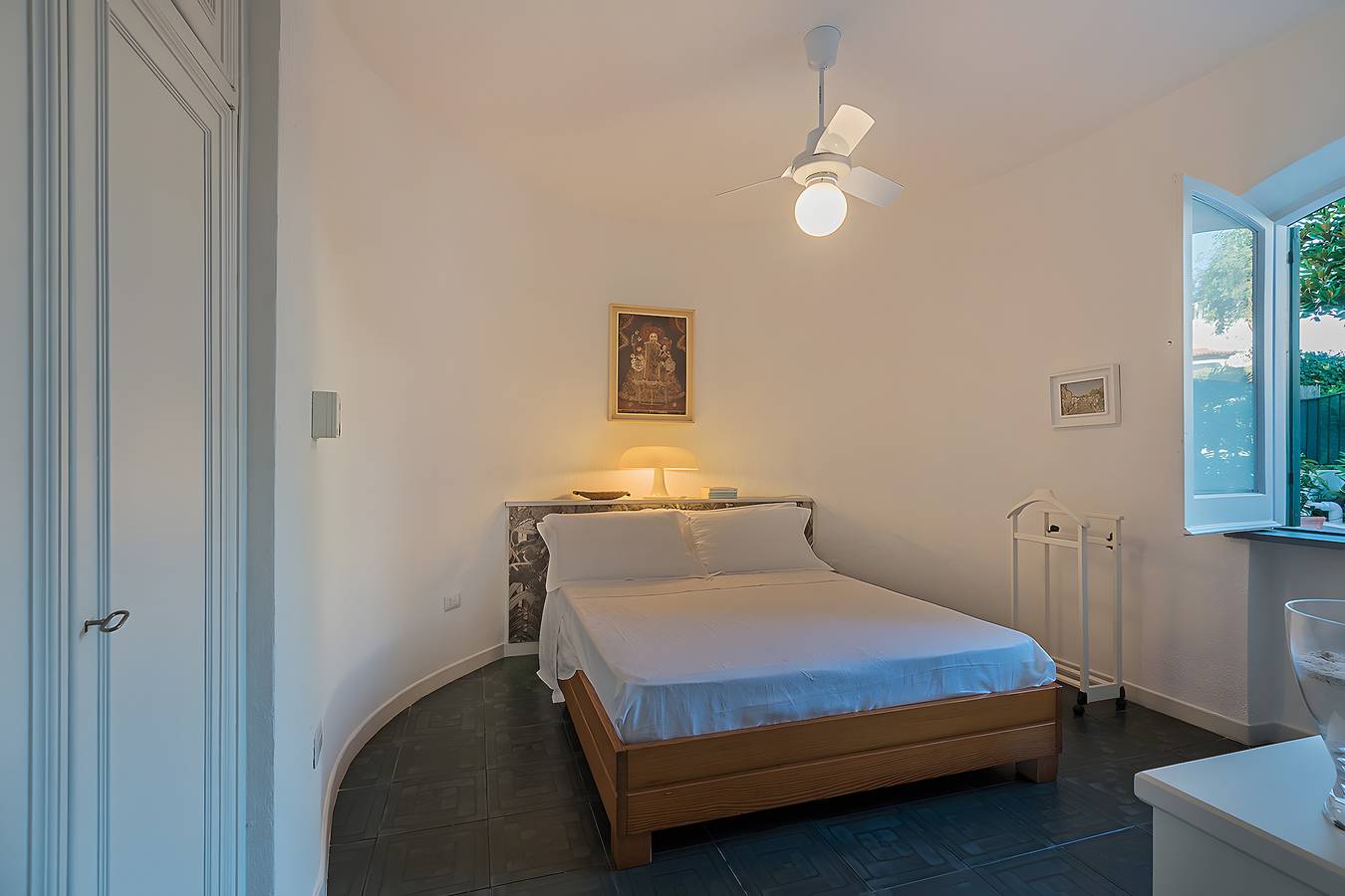 Villa 'Di Charme Ischia Porto' con terrazza condivisa, Wi-Fi e aria condizionata in Ischia Città, Ischia