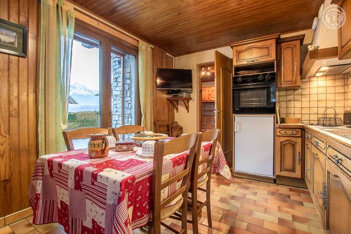 Gîte pour 4 personnes, avec terrasse et jardin à Lanslevillard - 3