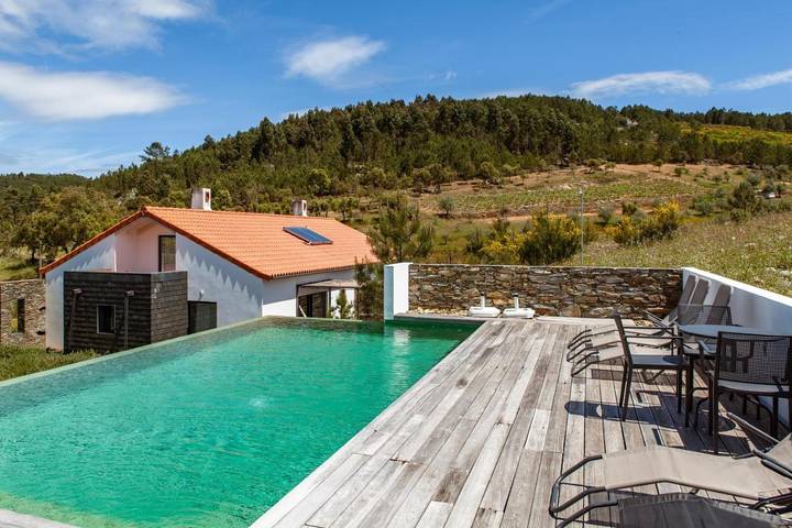 Casa rural para 4 personas, con vistas además de piscina y jardín en Alentejo