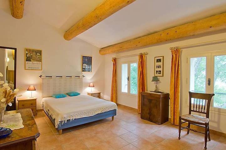 Location de vacances pour 8 personnes, avec piscine ainsi que terrasse et balcon/terrasse à Saint-Martin-de-Castillon - 2