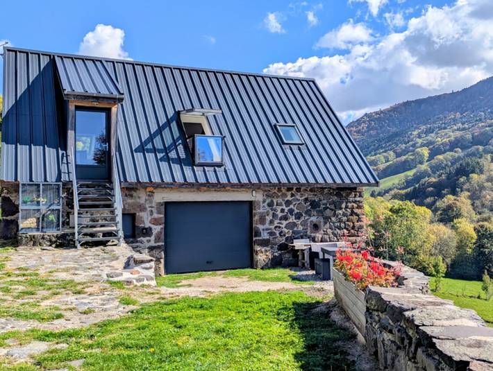 Gîte pour 2 personnes, avec terrasse et jardin à Saint-Paul-de-Salers