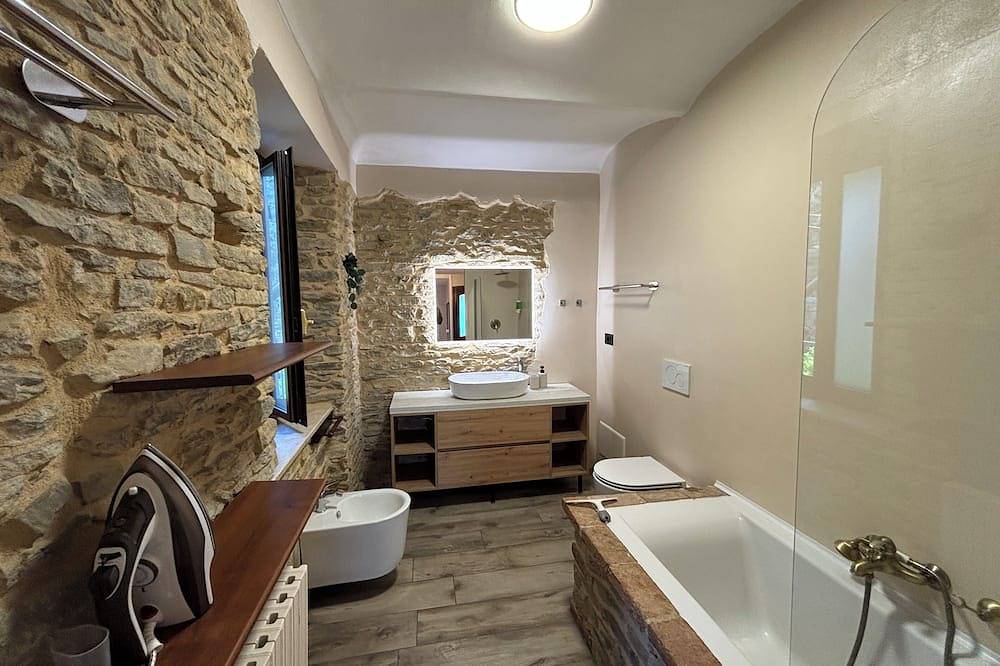 Relais Portaluna Maestà / 4Br, Sleeps 8, Garden, Langhe Views, Wifi in Mango , Langhe