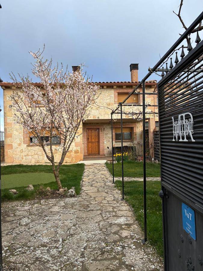 Casa rural para 16 personas, con jardín y vistas en Comarca de Riaza