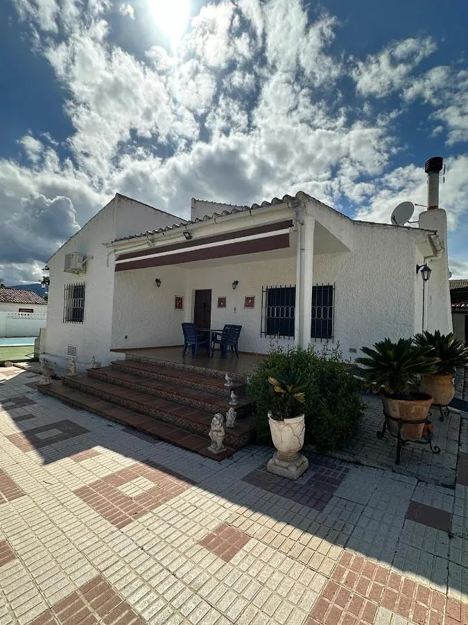 Maison de vacances pour 4 personnes, avec terrasse ainsi que jardin et piscine - 1