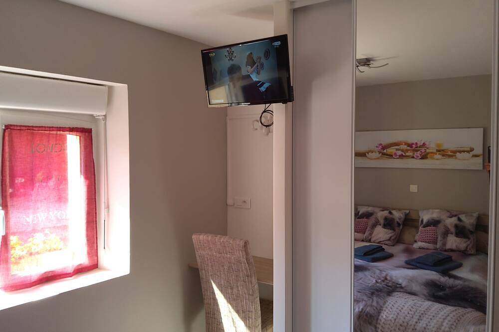 Between river and town center - air-conditioned - 2 Wcs - enclosed courtyard in Cognac, Charente