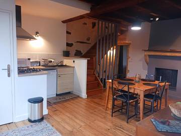 Location de vacances pour 4 personnes, avec vue et terrasse à Saint-Romain-de-Popey