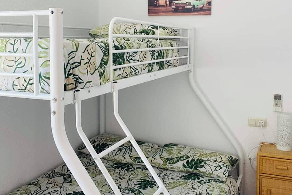 Whole house 4km from the sea and access to 10 free swimming pools, Orihuela Costa in Panorama Golf, Orihuela