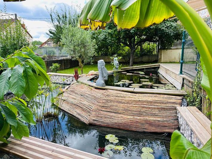 Gîte pour 4 personnes, avec Balcon et Terrasse ainsi que Jacuzzi et Jardin dans Saint-Germain-des-Fossés