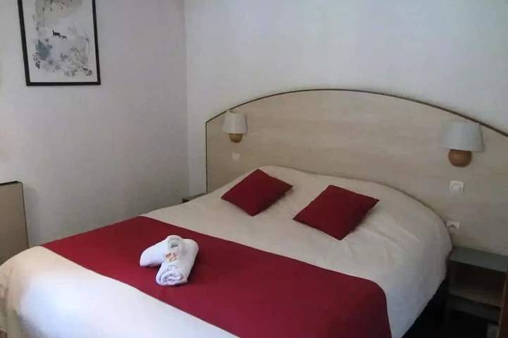 Location de vacances pour 6 personnes, avec terrasse à Parent - 2