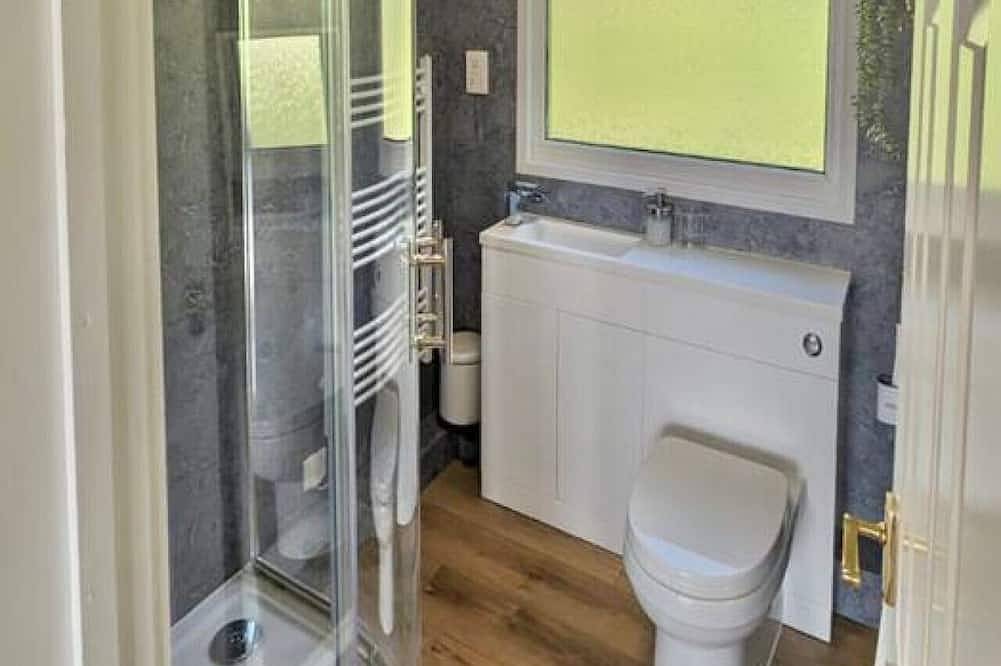 Little Haven Too, one bed chalet in Dartmouth in Dartmouth, Devon