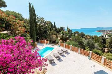 Villa pour 10 personnes, avec piscine ainsi que jardin et vue dans Le Lavandou