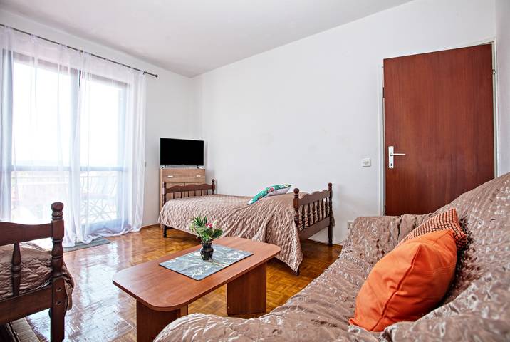 Ferienwohnung für 4 Personen, mit Balkon/Terrasse in Biograd na Moru