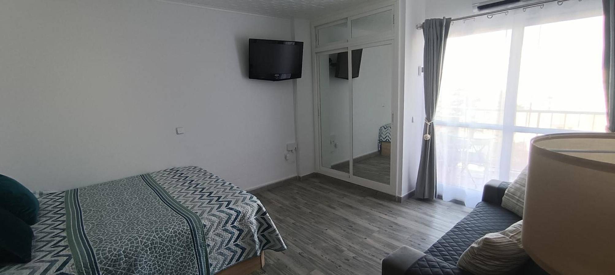 Studio entier, Studio 'Benaldream' avec vue sur la mer, piscine partagée et climatisation in Benalmádena Costa, Benalmádena
