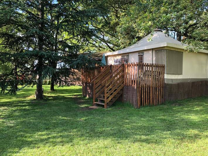 Tente pour 3 personnes, avec jardin et balcon ainsi que piscine et vue