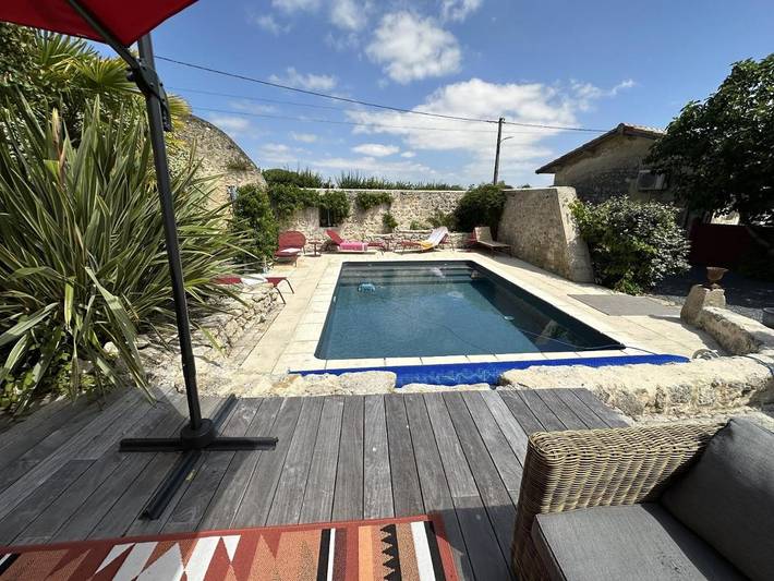 Gîte pour 2 personnes, avec piscine ainsi que vue et terrasse à Saint-Estèphe - 3