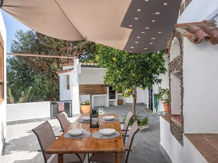 Villa für 6 Personen, mit Ausblick und Garten - 1