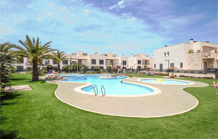 Location de vacances pour 7 personnes, avec terrasse ainsi que jacuzzi et piscine à Torrevieja - 2