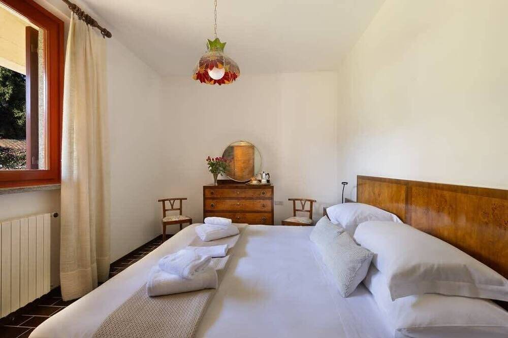 Large lakeside villa in Lesa, Lago Maggiore (Piemont)