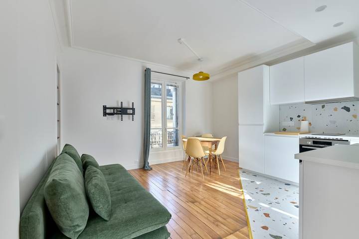 Appartement entier, Marx Dormoy · 18e · Studio moderne & lumineux – géré par Mey Agency in Paris, Île de France