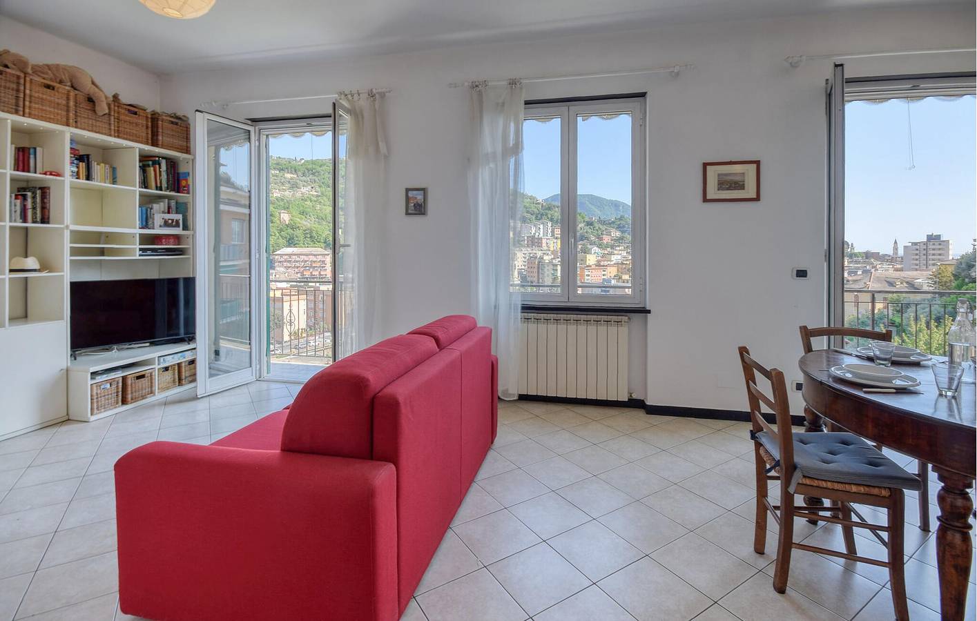 Ganze Ferienwohnung, Gemütliches Strandapartment mit Terrasse und Parkplatz in Recco, Riviera di Levante