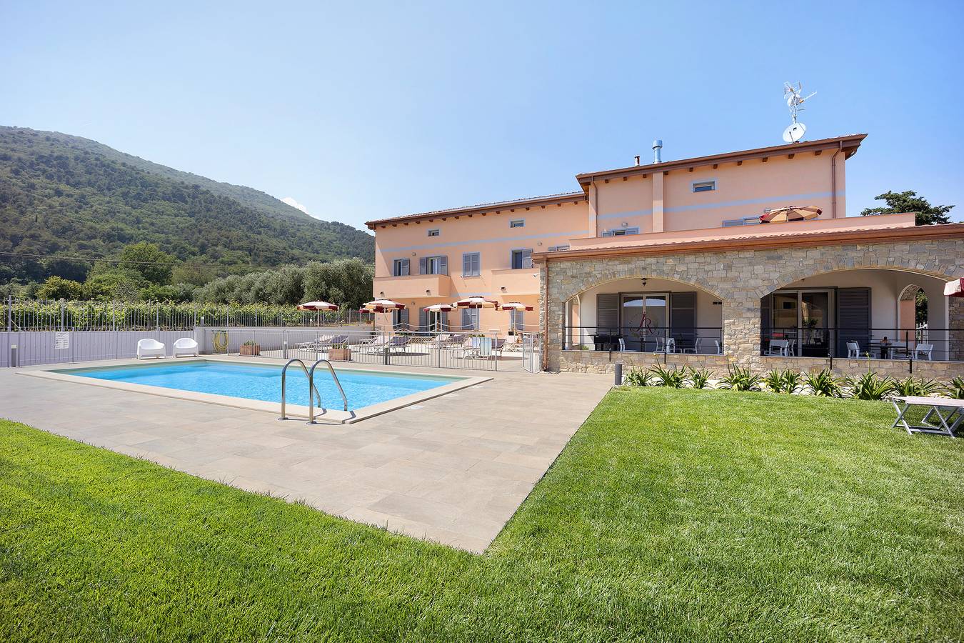Entire apartment, Holiday Apartment "Antichi Ricordi - Il Fienile" with Balcony, Shared Pool & Wi-Fi in Andora, Riviera di Ponente