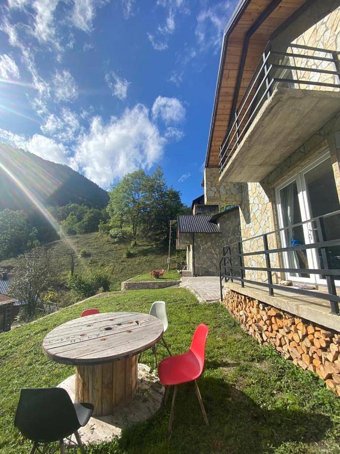 Ferienhaus für 7 Personen, mit Garten und Terrasse sowie Ausblick, mit Haustier in Kosovo