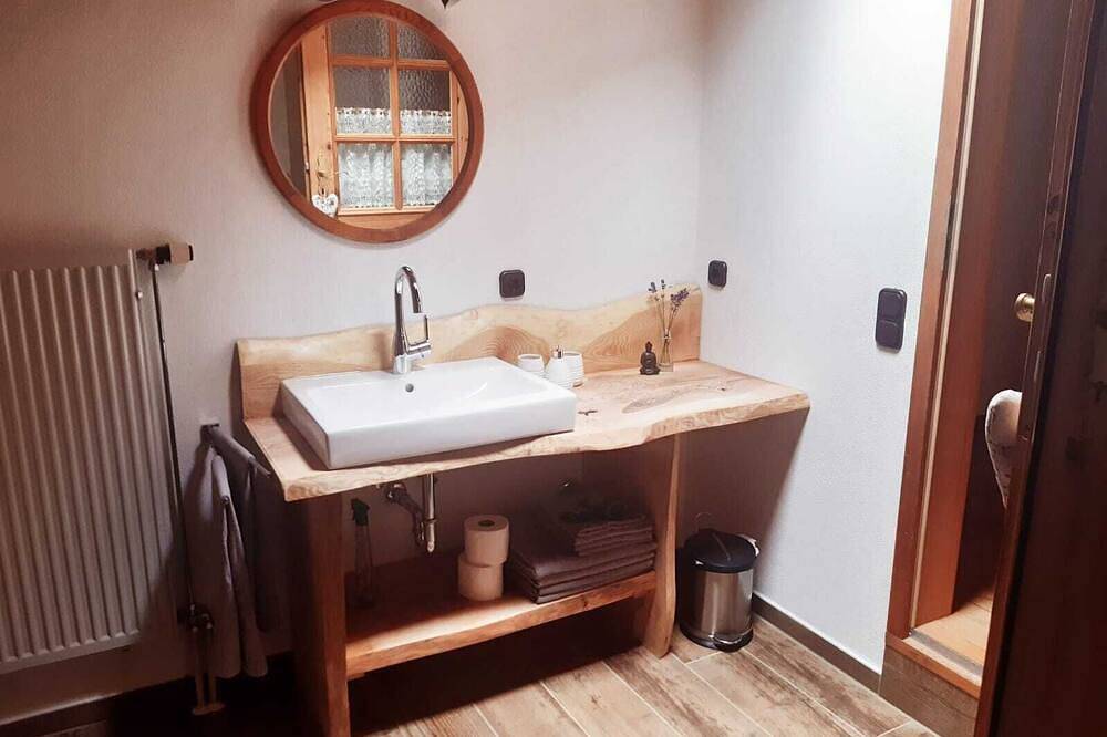 Ganze Wohnung, Apartment for 3pers. 60 sqm, living room/kitchen, bedroom, shower/Wc, Wlan in Schleching, Bayerische Alpen
