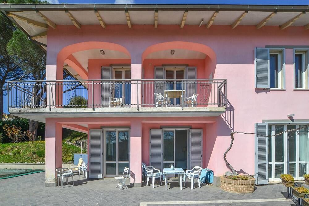 Wunderschönes Haus in Capolona mit privatem Swimmingpool, der sowohl drinnen. in Capolona, Casentino