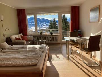 Ferienwohnung für 2 Personen, mit Balkon und Seeblick sowie Pool und Ausblick in Oy-Mittelberg