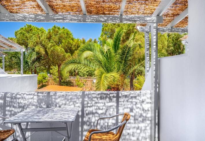 Parc de vacances pour 2 personnes, avec piscine et jardin, adapté aux familles dans Sérifos - 2