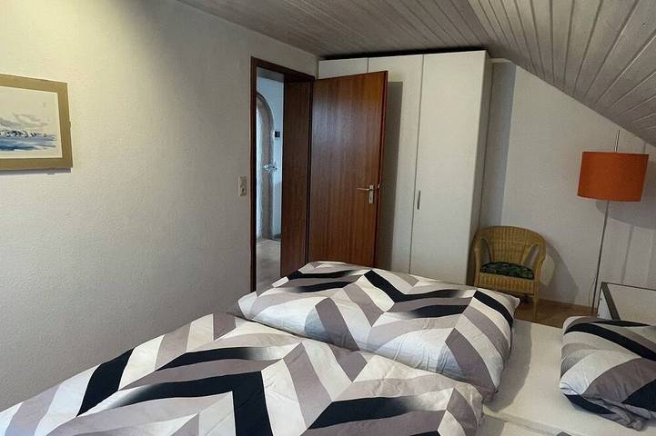 Ganze Wohnung, Ruhig gelegene Ferienwohnung mit Balkon - 4km vom Bodensee entfernt in Langenargen, Region Bodensee-Oberschwaben