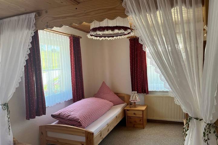 Ganze Wohnung, Ferienwohnung mit großem Garten zum Verweilen in Untergriesbach, Passauer Land