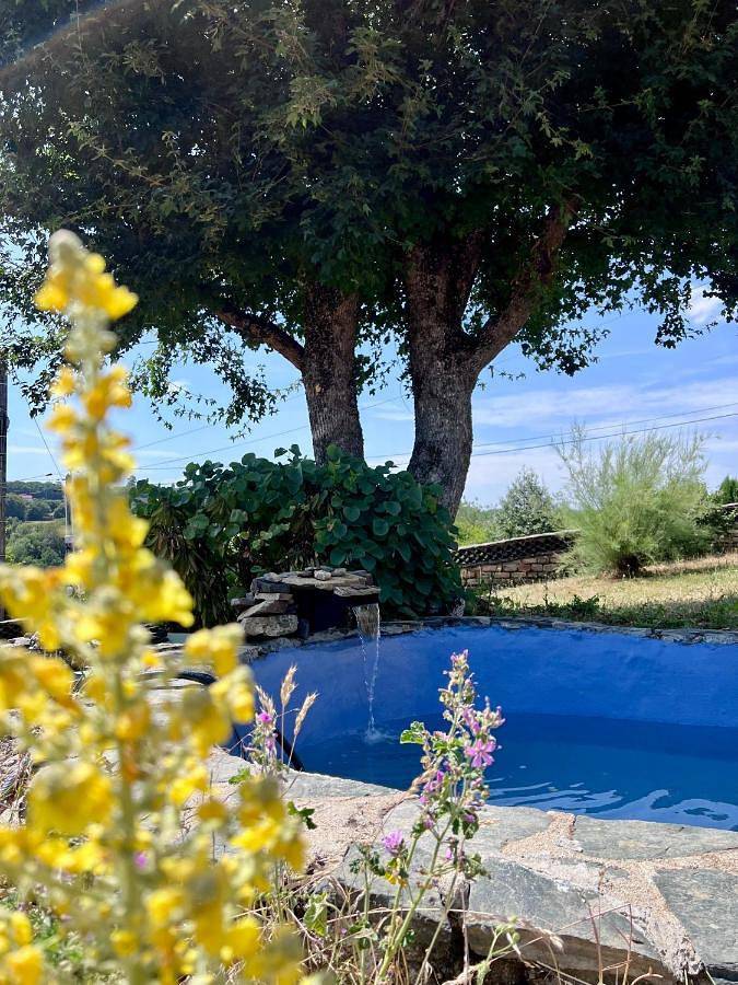 Location de vacances pour 6 personnes, avec Balcon et Terrasse ainsi que Jardin et Piscine à Fresselines