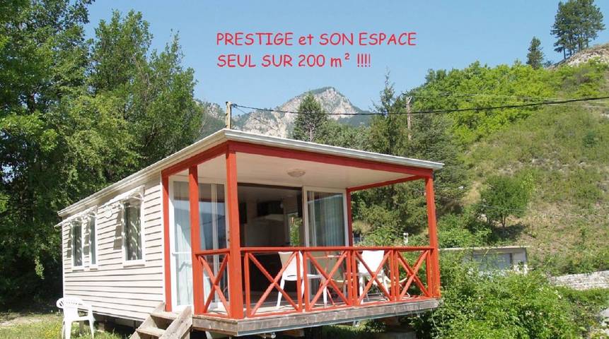 Camping pour 6 personnes, avec jardin ainsi que piscine et vue, adapté aux familles à Castellane - 3