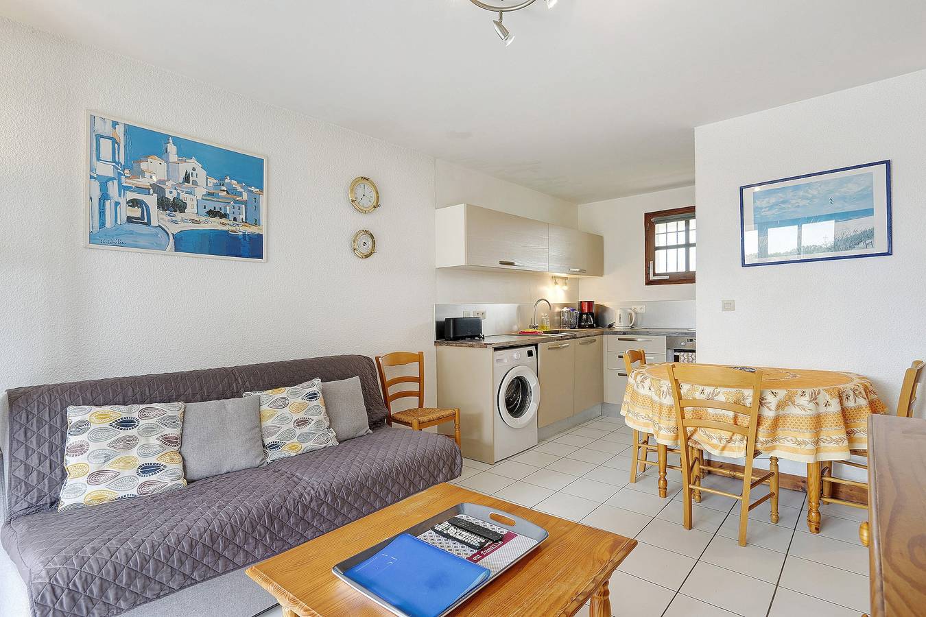 Appartement entier, Appartement « Les Orphies » avec terrasse privée, jardin commun et Wi-Fi in Vaux-sur-Mer, Côte de Beauté