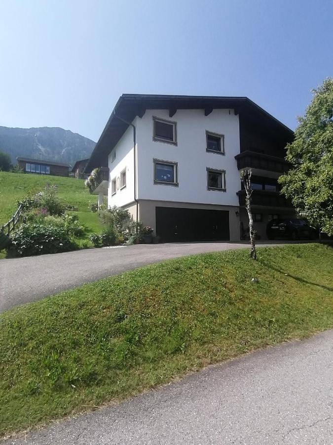 Ferienwohnung für 3 Personen, mit Balkon und Terrasse sowie Ausblick in Raggal - 3