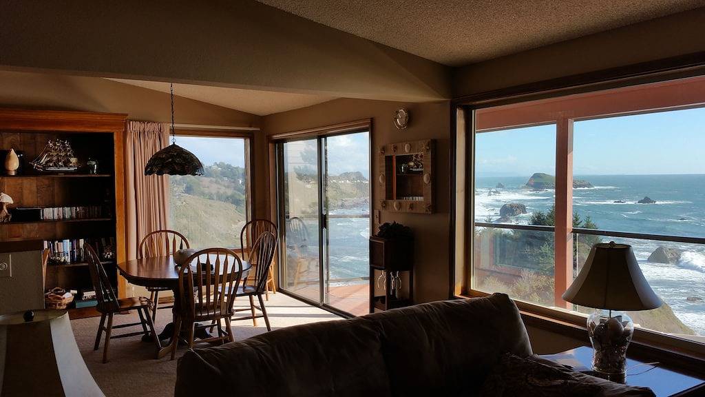 Ganze Wohnung, Luxuriöse Eigentumswohnung am Meer mit spektakulärem Blick, Zugang zum Privatstrand, Tag zur freien Verfügung! in Brookings, Curry County