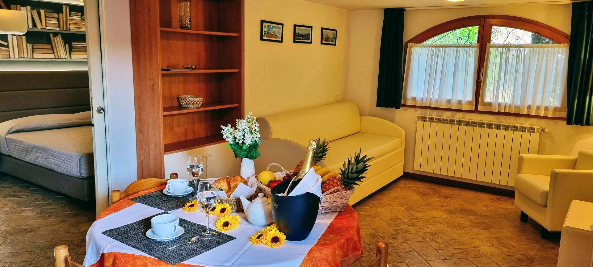 Villaggio Heliopolis - Cottage al piano terra – Accoglienza e Tranquillità con Spazio Esterno in Manerba del Garda, Montagnes autour du lac de Garde