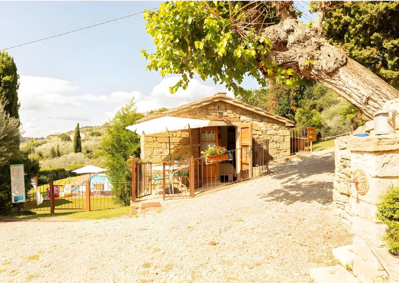 Ganze Wohnung, Apartment 'Capannina - Borgo Dolci Colline Resort' mit Pool, Terrasse & Gemeinschaftsgarten in Castiglion Fiorentino, Arezzo Provinz