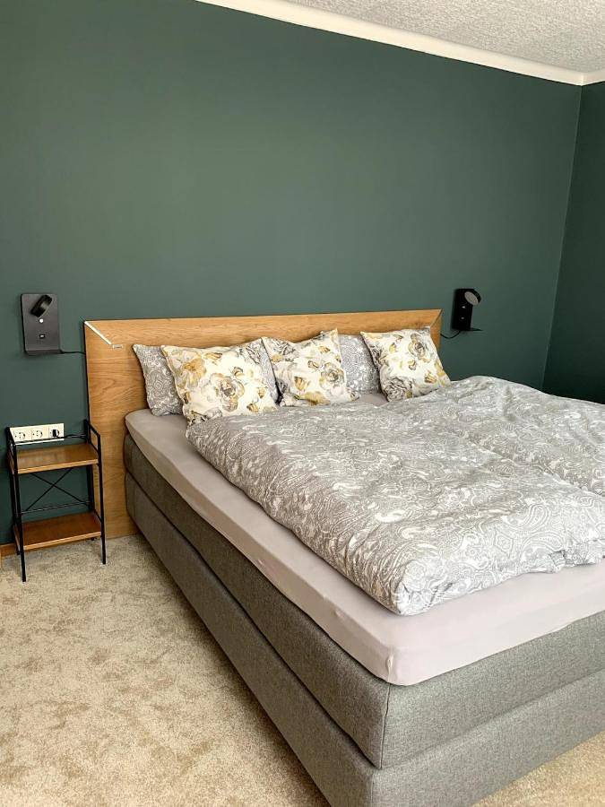 Ferienwohnung für 4 Personen, mit Balkon und Terrasse sowie Ausblick in Sachsenheim