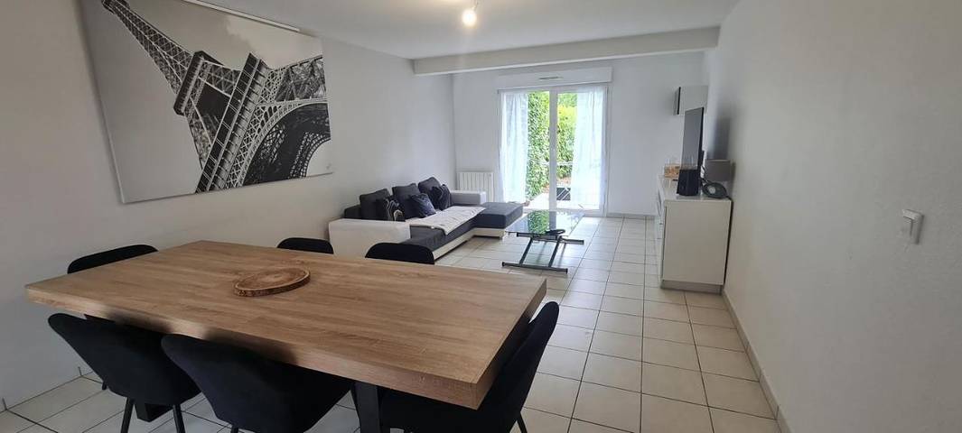 Gîte pour 7 personnes, avec Terrasse à Péchabou