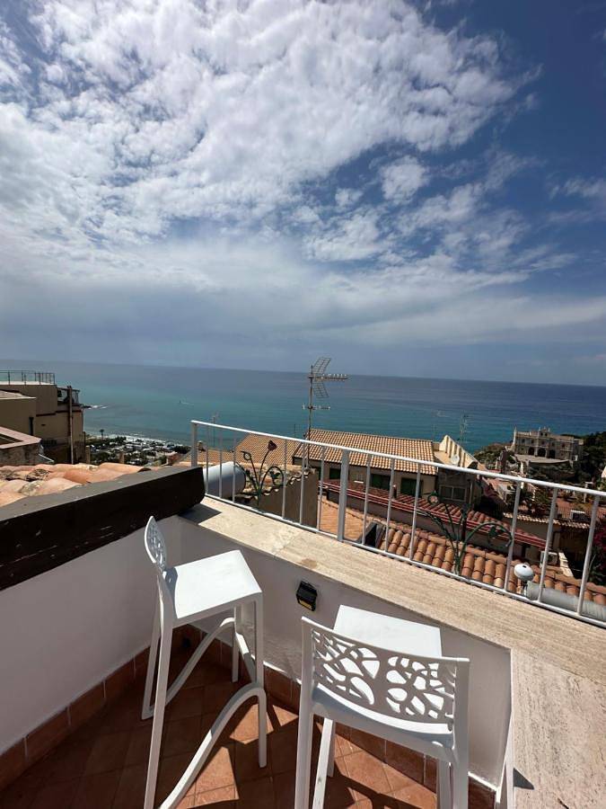 Ferienwohnung für 9 Personen, mit Ausblick und Balkon in Tropea - 2