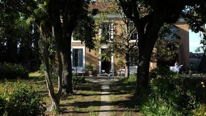 Maison d’hôte pour 8 personnes, avec terrasse et piscine ainsi que jardin et vue à Tresques