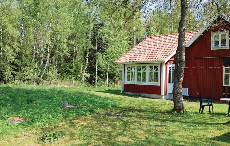 Hus för 6 Personer med trädgård in Kronobergs
