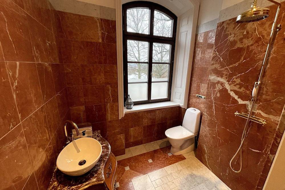 Hägerstads Slott - Lake Front Fairytale Castle in Atvidaberg, Schwedische Ostsee