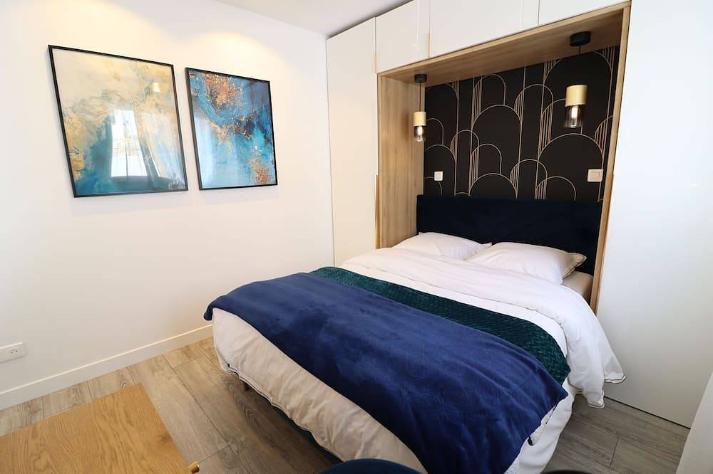 Entire apartment, L'Ecrin Bleu - new studio house (4 pers) - garden & air conditioning in Colombes, Hauts-de-Seine