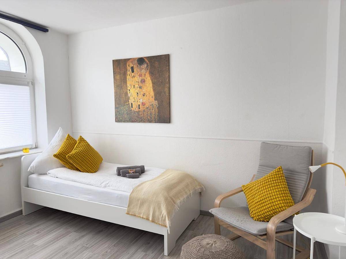 Ganze Wohnung, Möbliertes Apartment in Herne-Mitte mit Parkplatz, Arbeitsplatz, Wlan- Super Anbindung an Autobahnen und Öpnv -Für 1bis 3 Personen in Herne, Ruhrgebiet